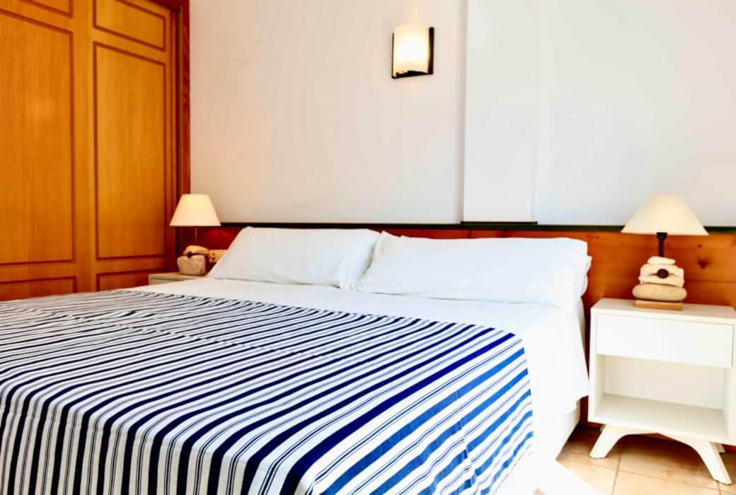 Appartamento Apartamento Sa Varadero 2D Vista Mare Laterale Es Pujols Esterno foto